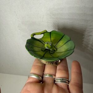 Limoges Marquee Deposee Peint Main Lily Pad with Frog Trinket Box